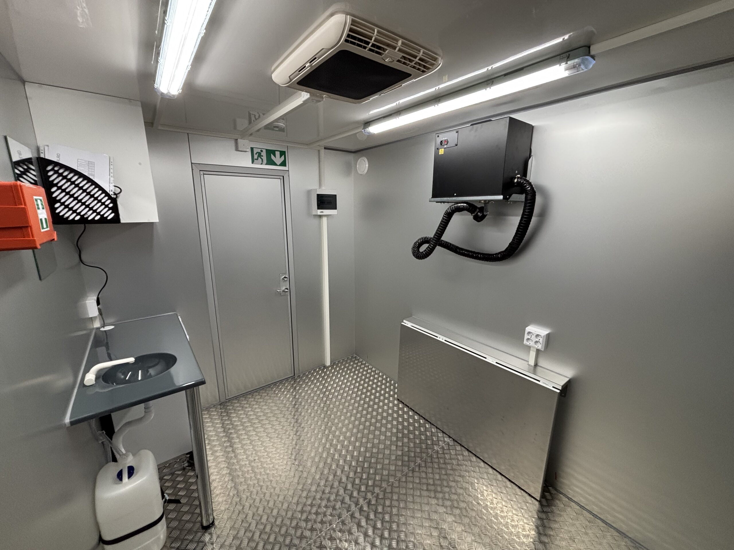 MOBILE WORKSHOP TRAILER S348