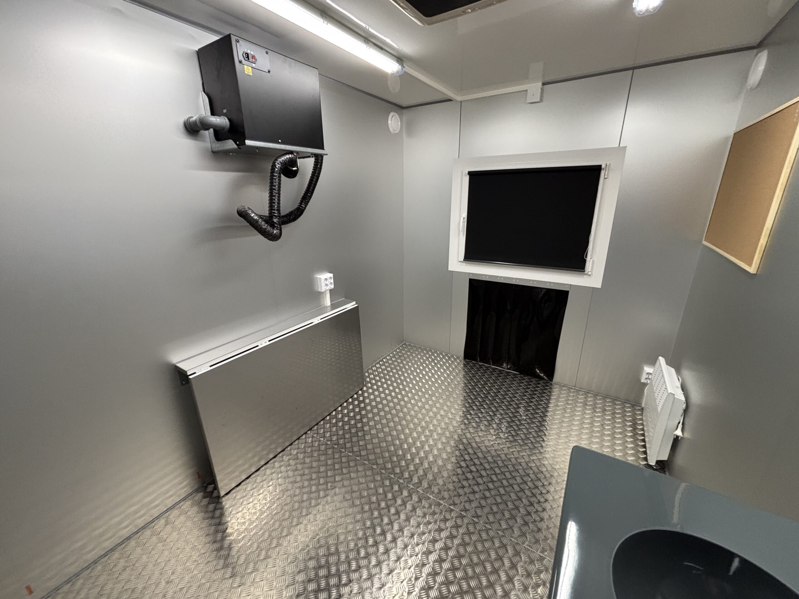 MOBILE WORKSHOP TRAILER S348