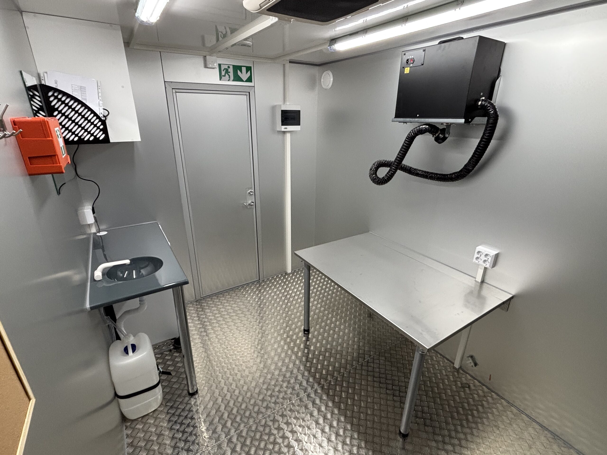 MOBILE WORKSHOP TRAILER S348